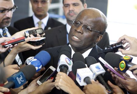 Joaquim Barbosa, ex-presidente do STF é condenado a indenizar jornalista Joaquim Barbosa - Divinews